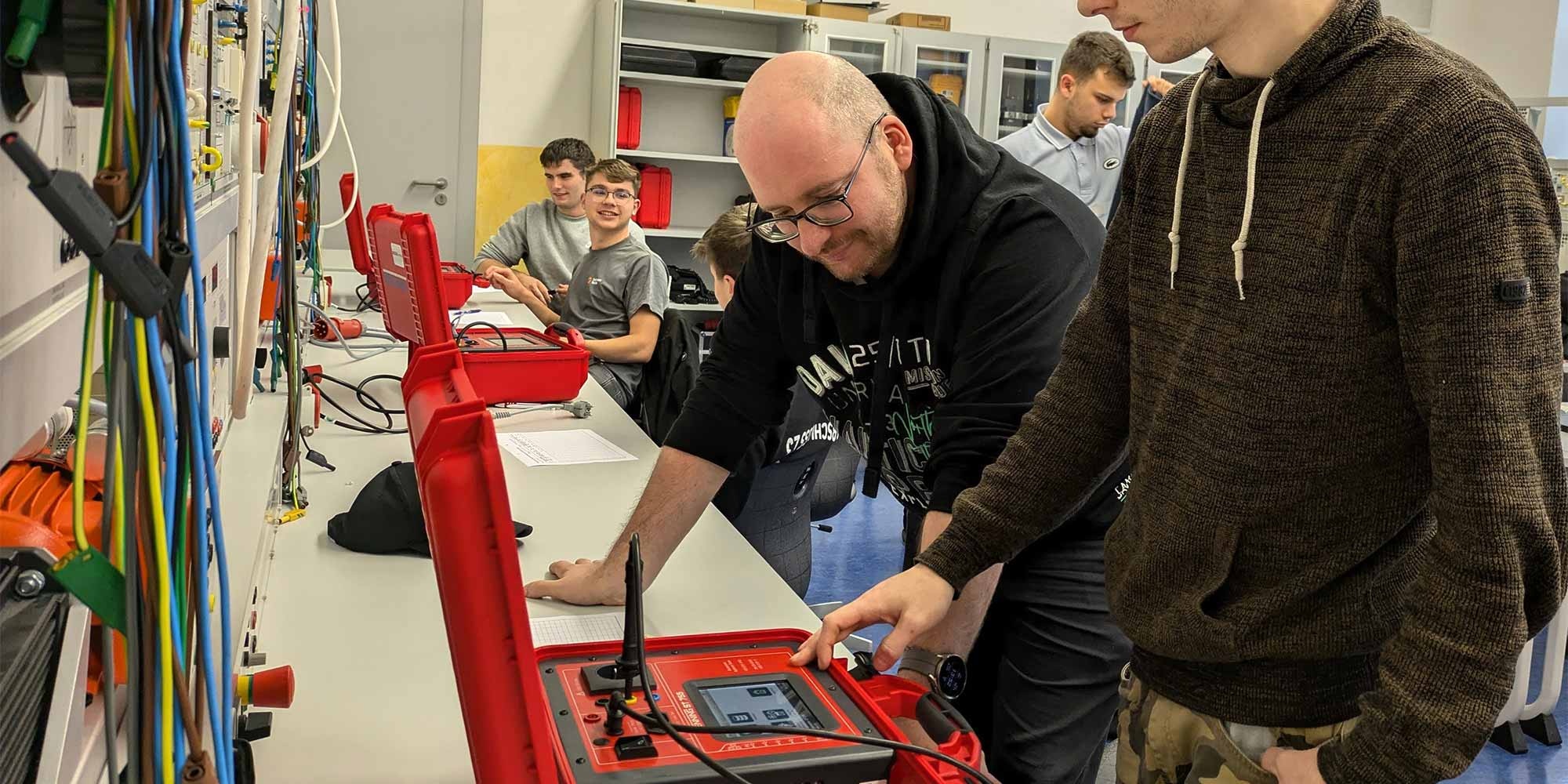 Deine Zukunft beginnt hier BSZ ET Dresden Elektrotechnik…